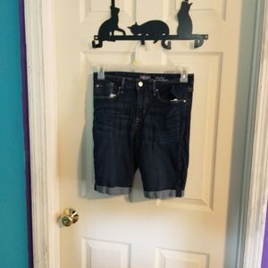 Levi's Mid-Rise Bermuda Shorts